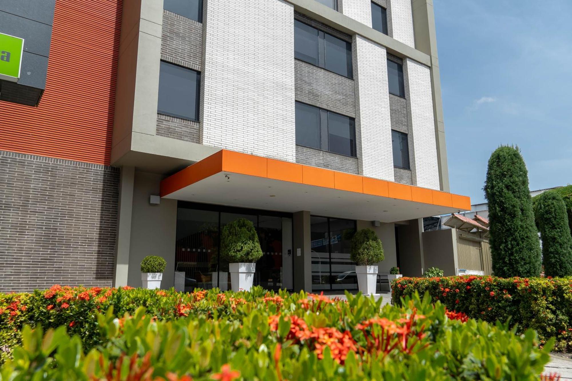Holiday Inn Express Yopal By Ihg Екстер'єр фото